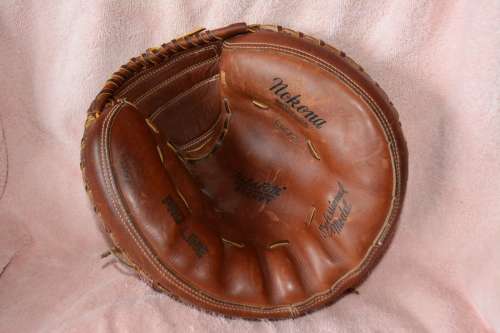Nokona CM72 Catchers Mitt Front