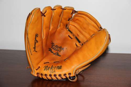 Chico Carrasquel Nokona CC4 Front