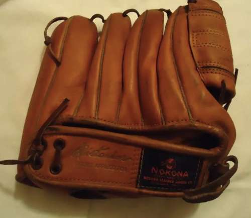 Chico Carrasquel Nokona G34 Back