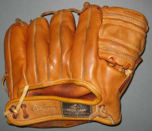 Chico Carrasquel Nokona G56 Back