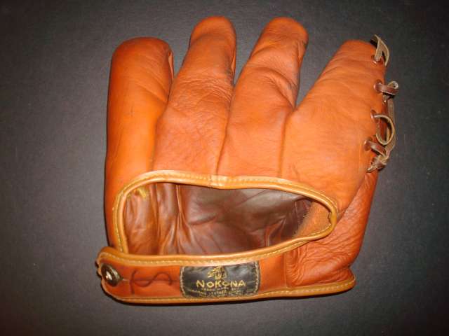 Chico Carrasquel Nokona J104 Back