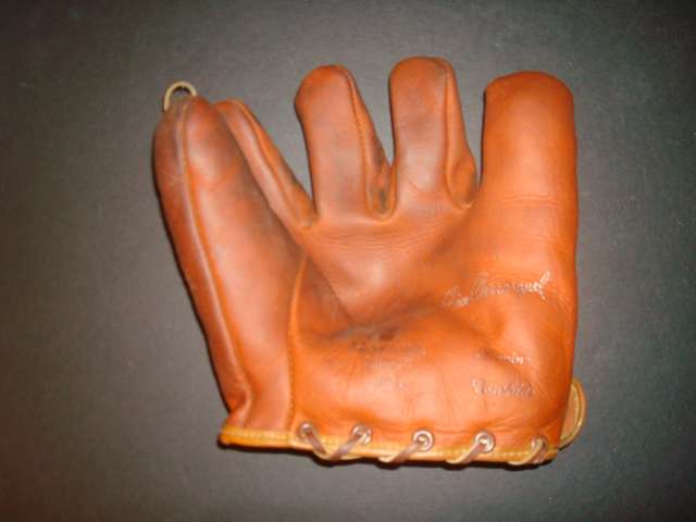 Chico Carrasquel Nokona J104 Front