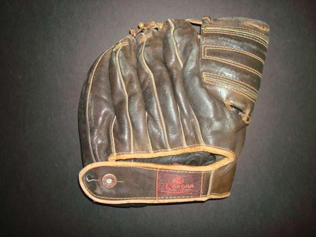 Dave Hoskins Nokona G16B Back