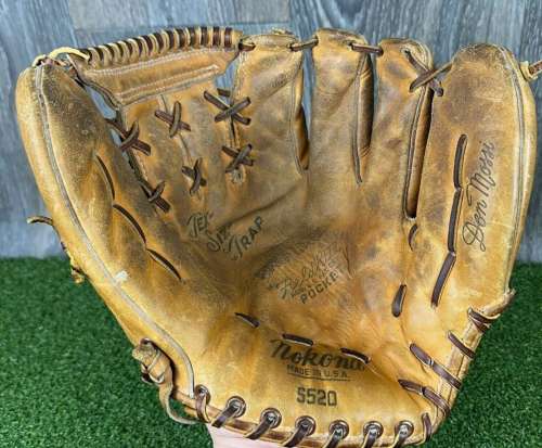 Don Mossi Nokona S520 Front