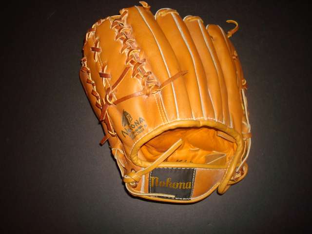 Don Mossi Nokona TST20 Back