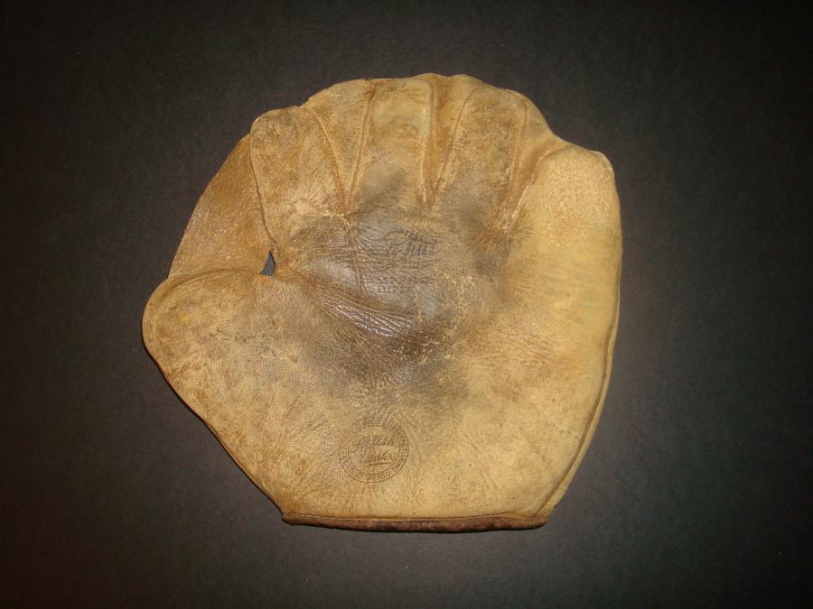 Novelty & Specialty Gloves
