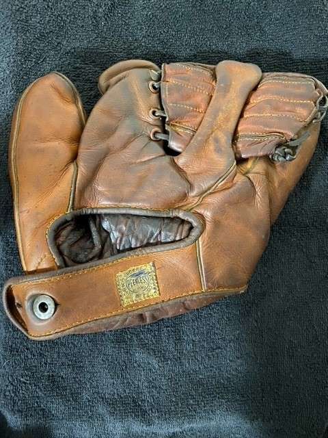 Olympic Sporting Goods Peerless Faux Finger Back