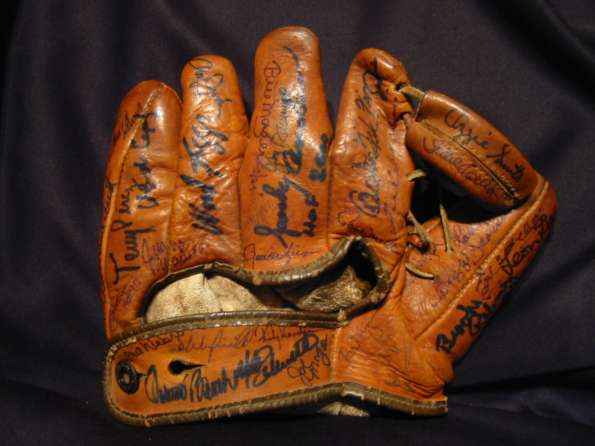 Hall of Fame Glove Back