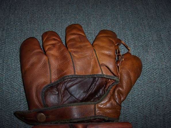 Redwing 3B25 Softball Glove Back