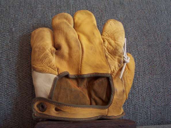 SB14 Softball Glove Back