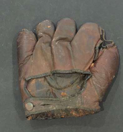 Buster Brown Glove Back