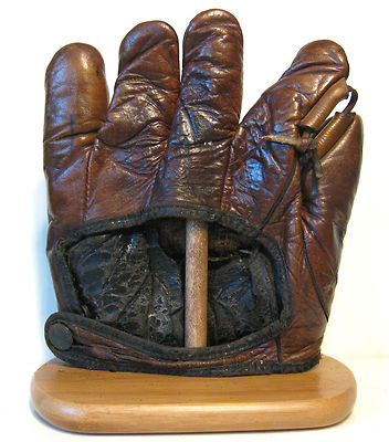 Lon Warneke Glove Back
