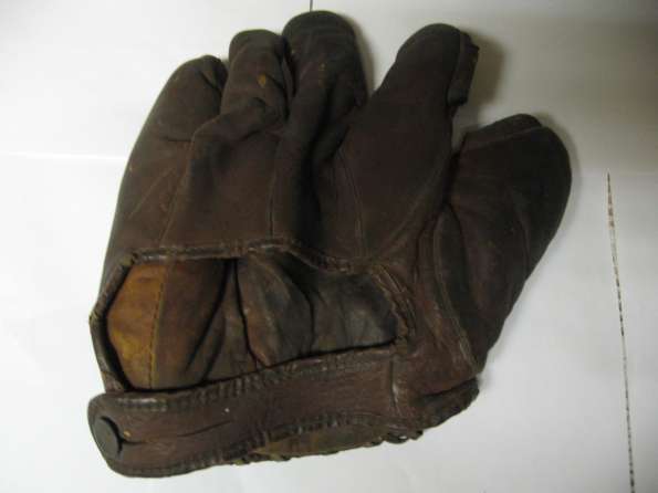 Lon Warneke Jr Glove Back