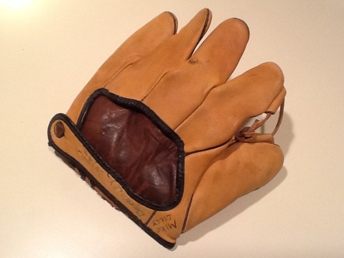 Lon Warneke Junior Glove Back