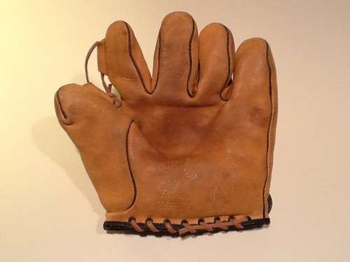 Lon Warneke Junior Glove Front