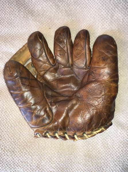 Lyn Lary Glove Front