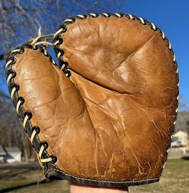 BLS B12 Basemitt Front