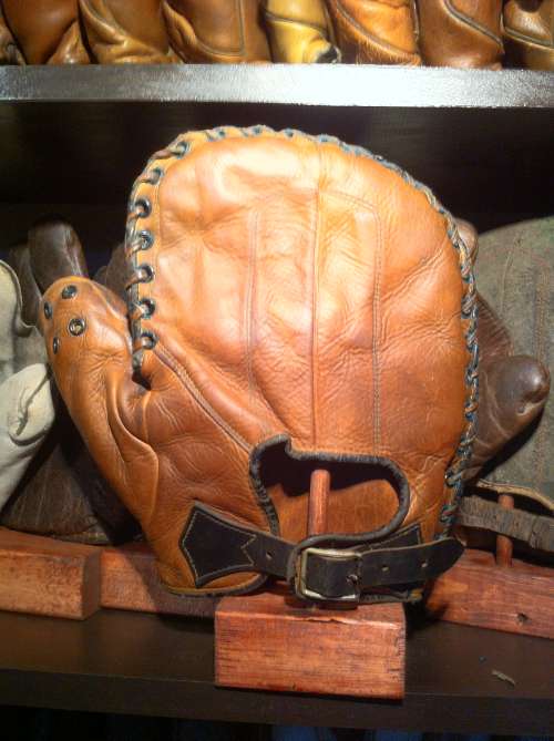 Jack Burns Columbia Basemitt Lefty Back