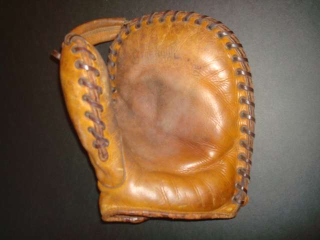 Johnny Mize Peerless Basemitt Front