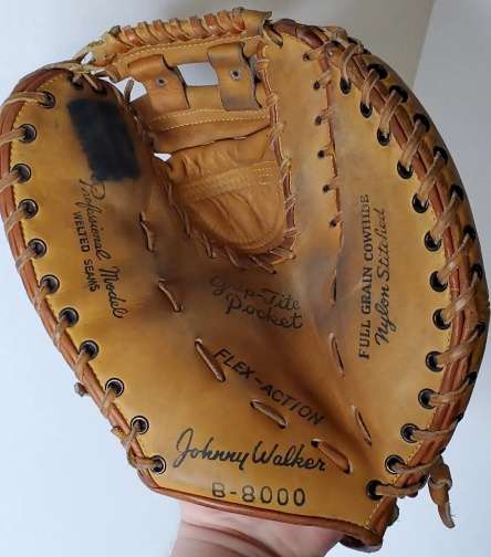 Johnny Walker B-8000 Basemitt Front