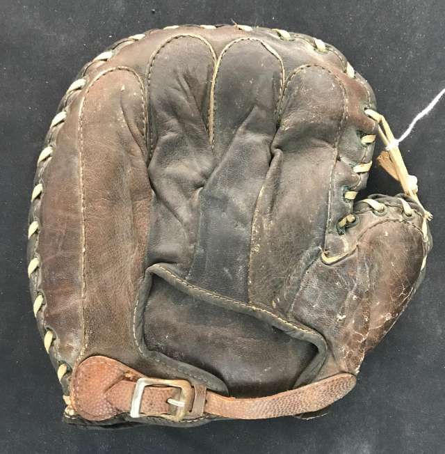 Saggahew Club Special Basemitt Back
