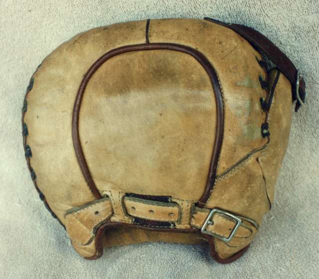 Sainz Buckle Web Basemitt Back