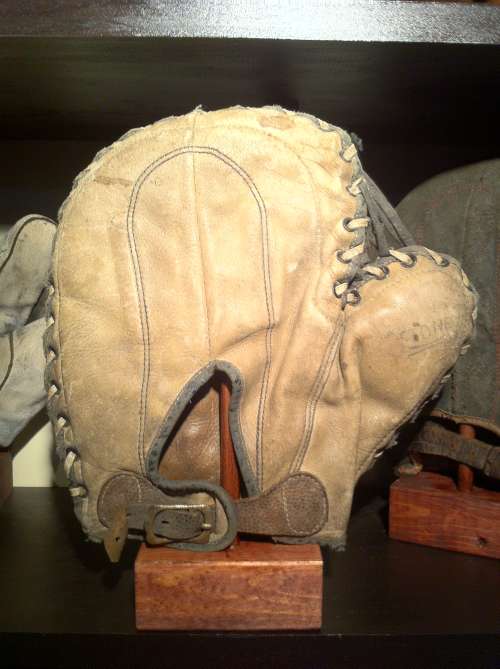 Tom Kane Basemitt Back