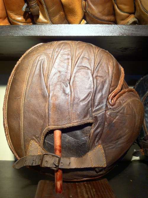Buckle Web Sewn Pocket Catchers Mitt Back