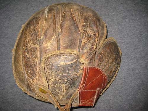 Ratsch Peerless Catchers Mitt Back