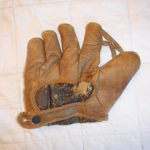 Gene Schott Pennant 26 Back