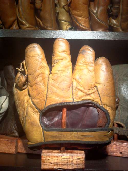 Heinie Manush Pennant 491 Lefty Back