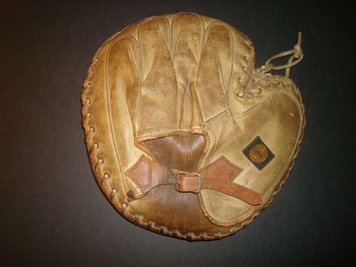 Pennant Catchers Mitt Back