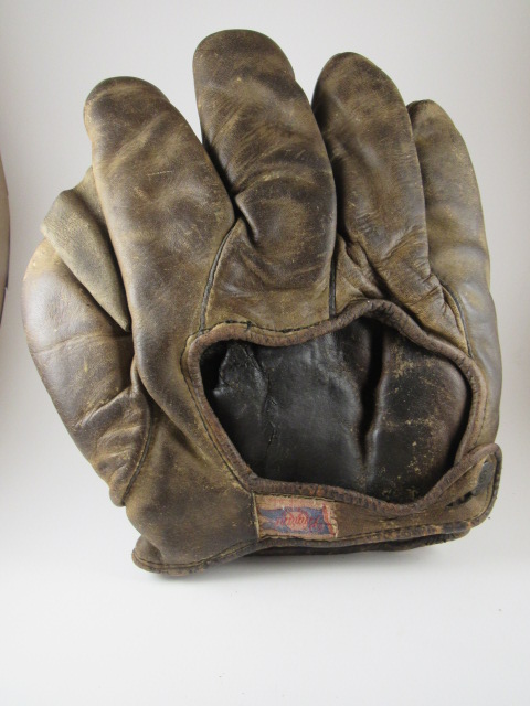 Pennant Full Web Lefty Back