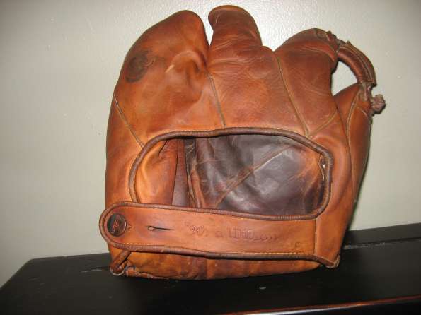 Rogers Hornsby Wilson 642 Back