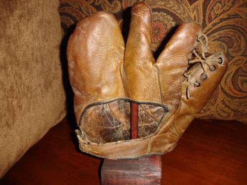 3 Finger Brown Back
