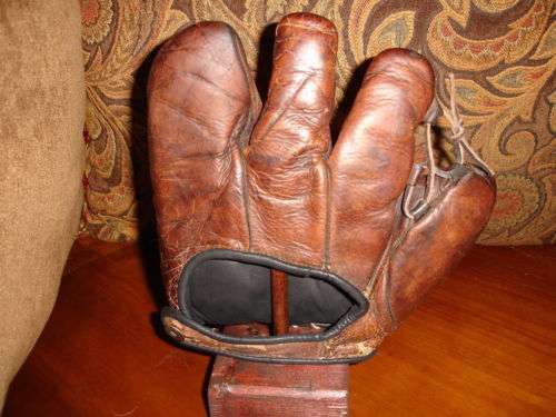 3 Finger Red Brown Back