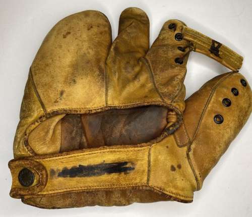 Charlie Engle Nokona 3 Finger Back