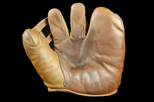 Charlie Engle Nokona G38 3 Finger Front