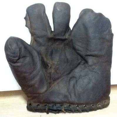 Chas. Red Ruffing Wilson Three Finger Front