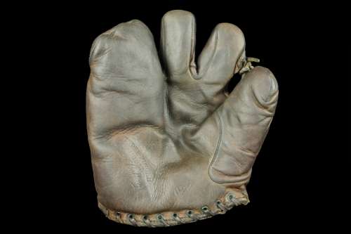 Chas. Ruffing Wilson-Western 623 3 Finger Model Front