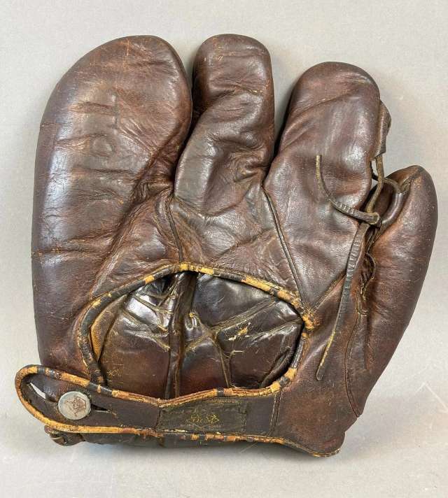 D&M G75 3 Finger Back