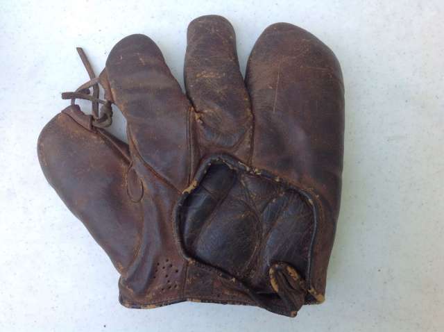 Pre War 3 Lefty Back