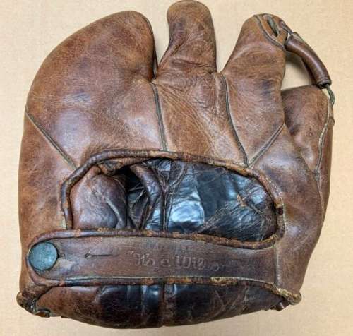 Rogers Hornsby Wilson 632 Back