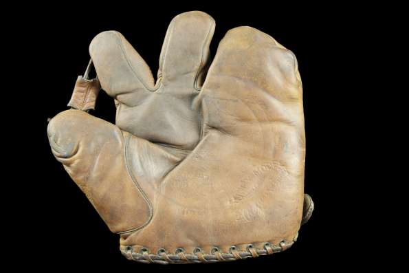 Rogers Hornsby Wilson Western 632 3 Finger Front