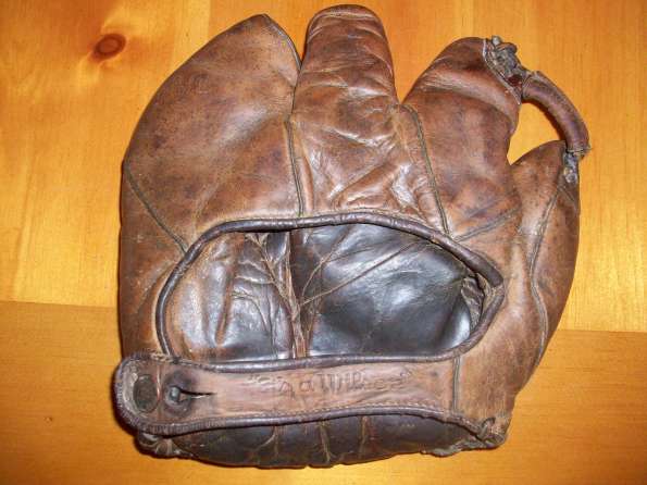 Rogers Hornsby Wilson-Western 632 Back