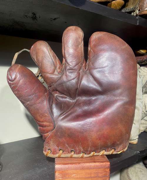 Spalding TG 3 Finger Front