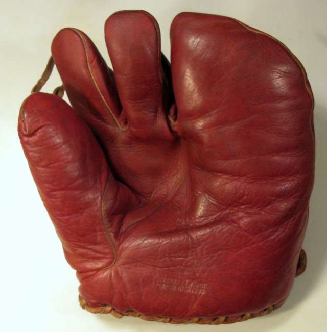 Spalding TG 3 Finger Front
