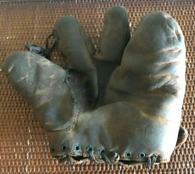 Stall & Dean 3 Finger Front