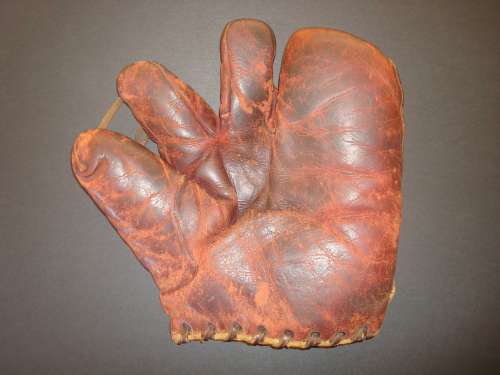 Victor, Wright & Ditson 3 Front