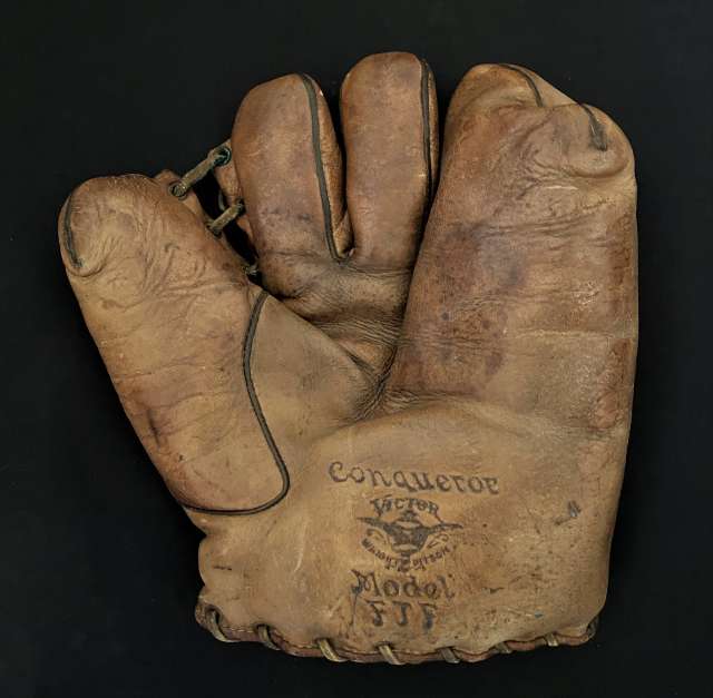 Victor, Wright & Ditson Conqueror FTF Front